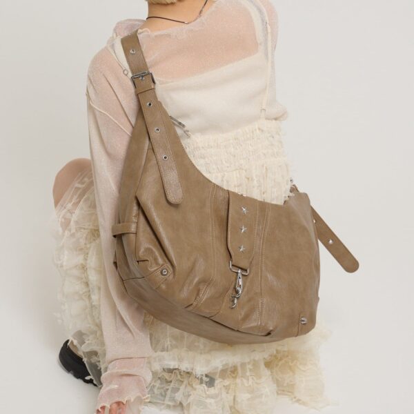 w closet 復古星型鉚釘皮革波士頓包